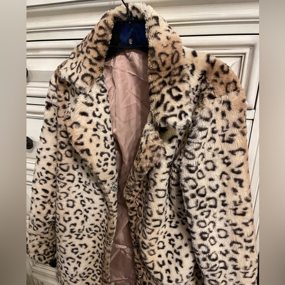 Cheetah coat great quality. - Picture 2 of 6